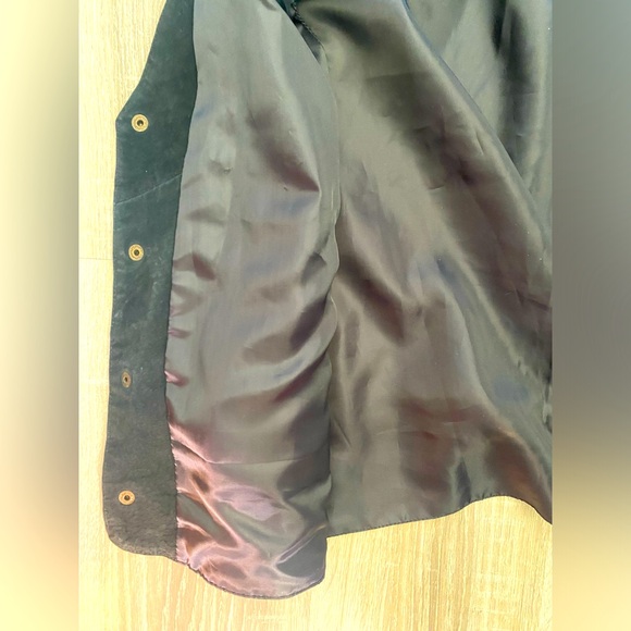 R&R Vest ( Rest and Relaxation Vest) 
100 percent Leather Vest - Picture 5 of 10